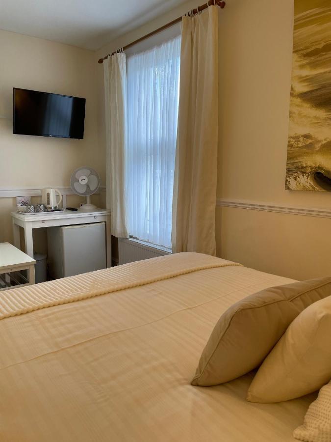 Caris Guest House Southend-on-Sea Esterno foto
