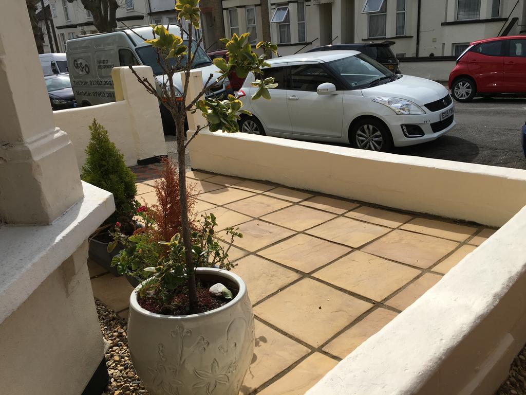 Caris Guest House Southend-on-Sea Esterno foto
