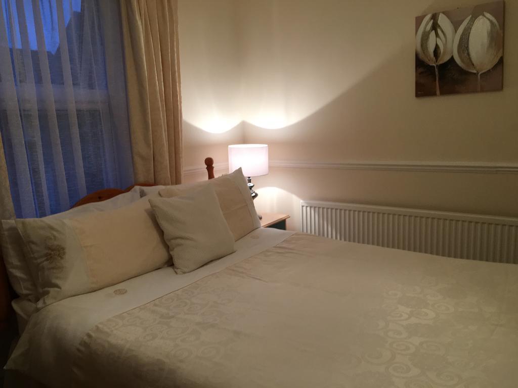 Caris Guest House Southend-on-Sea Esterno foto